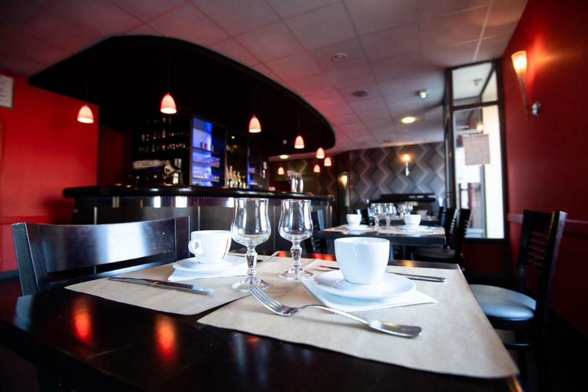 Hôtel Restaurant L'Espérance Vitré Esterno foto