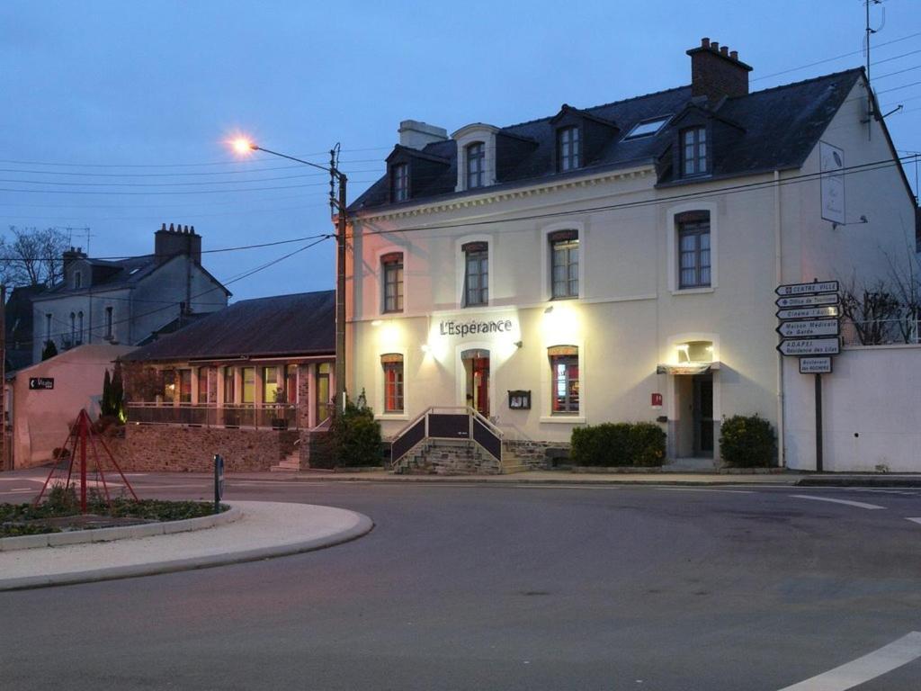Hôtel Restaurant L'Espérance Vitré Esterno foto